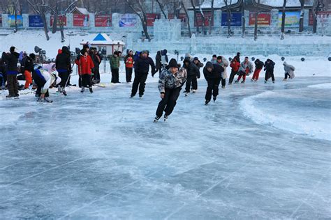 滑出精彩，畅享冬季冰上樂趣！芬頓論壇冰上溜冰場等你來挑戰！