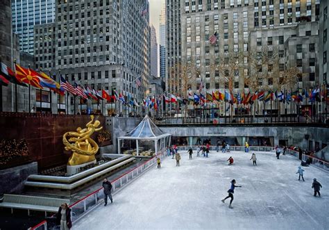 滑向美好时光：帝国大厦广场溜冰场的精彩体验