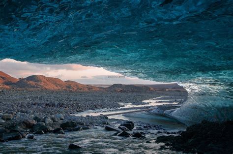 畅游冰河：体验蜿蜒曲折的冰上奇观