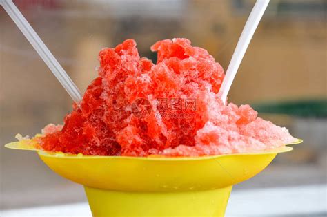 花杯刨冰：夏日消暑的甜蜜诱惑