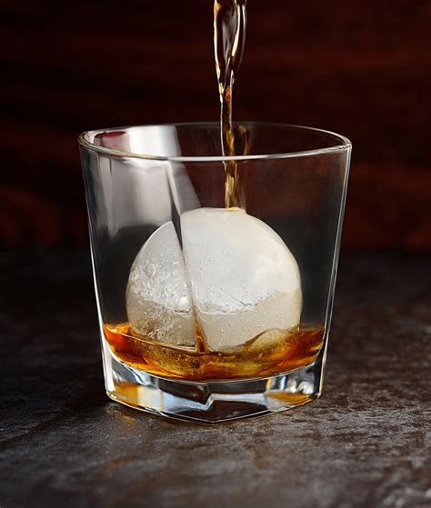 革新您的品酒体验：开启威士忌冰球制作器的无限可能