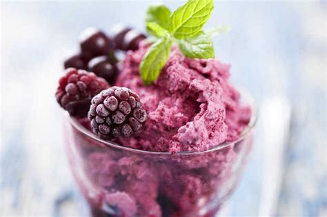 黑树莓冰淇淋：舌尖上的甜蜜盛宴