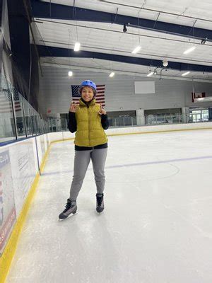  **Jadilah Bintang Es di Renton Ice Skating Rink!** 