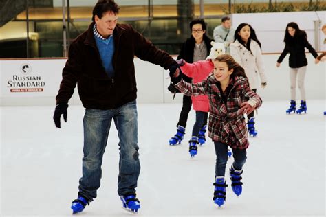  ครอบครัวรักกีฬาบนลานน้ำแข็ง: ตารางการฝึกซ้อมที่เหมาะเจาะ 