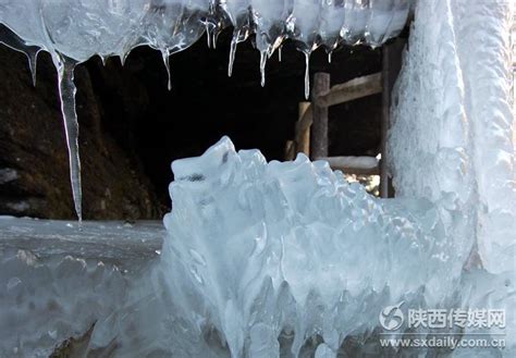  冰世界的凝固藝術：冰塊機的世界 
