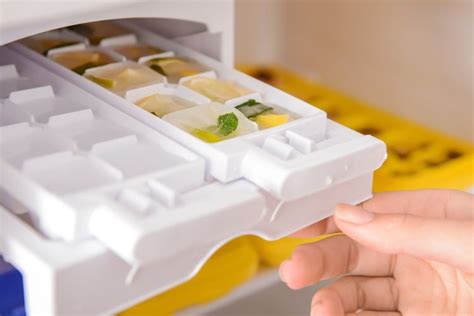  Cara Membuat Blokir Es di dalam Freezer 