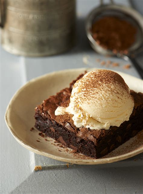 Discover the Decadence of Brownie with Ice Cream: An Epicureans Guide to Indulgence 