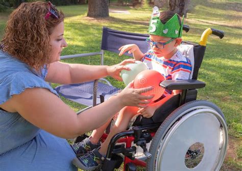  Hjälp rullstolsbundna barn till ett bättre liv 