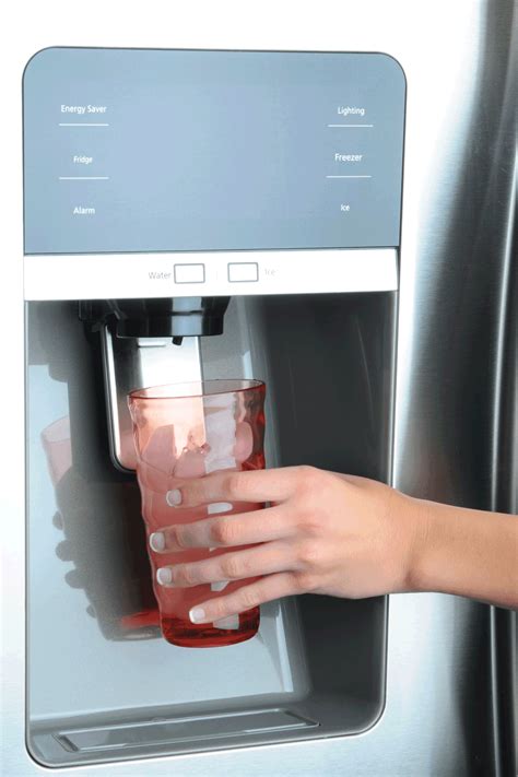  Quench Your Thirst: The Bosch Ice Maker, an Oasis of Cool
