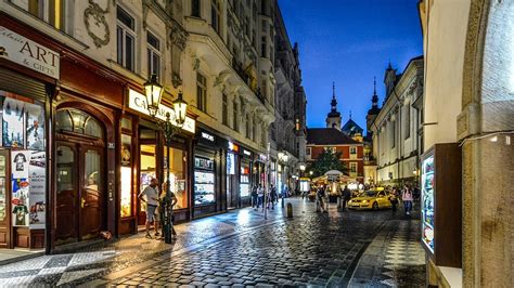  Upplev magin i Prag: En oförglömlig bussresa till den gyllene staden 