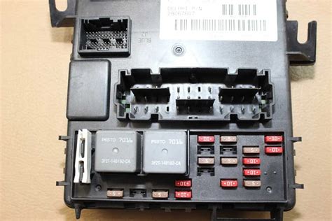 07 mustang fuse box 