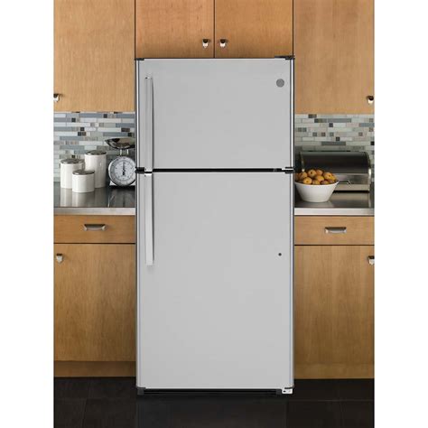 18 cubic foot refrigerator with ice maker