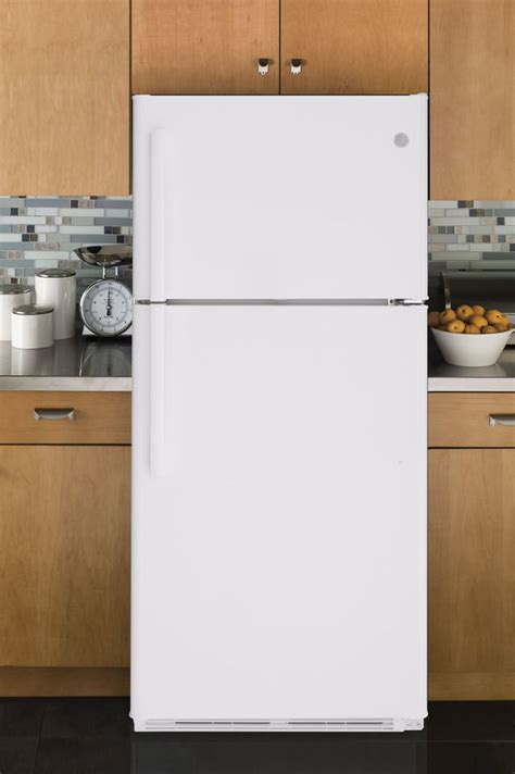 18.2 cu ft top freezer refrigerator with ice maker