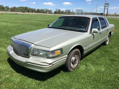 1997 Lincoln Town Car Concept and Owners Manual