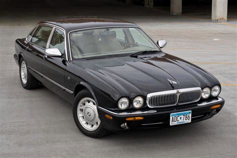 1998 Jaguar XJ8 Concept and Owners Manual