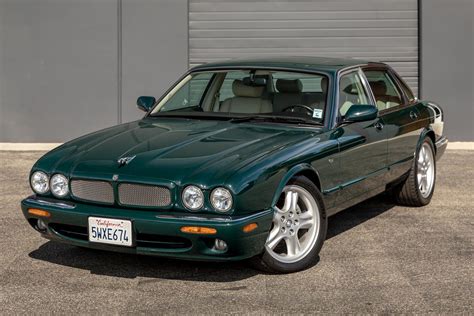 1998 Jaguar XJR Concept and Owners Manual