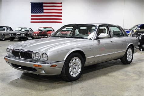 1999 Jaguar XJ8 Concept and Owners Manual