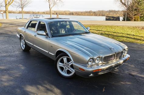 1999 Jaguar XJR Concept and Owners Manual
