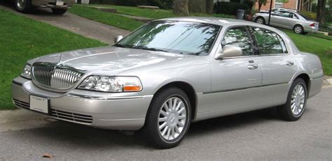 1999 Lincoln Town Car Concept and Owners Manual