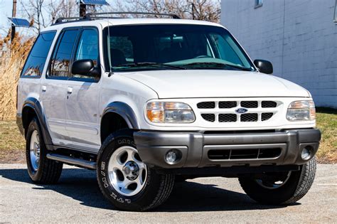 2000 Ford Explorer Owners Manual and Concept