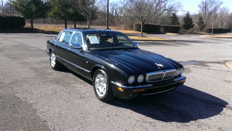 2001 Jaguar XJ Concept and Owners Manual