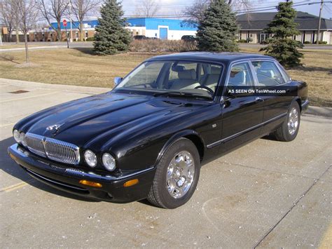 2001 Jaguar XJ8 Concept and Owners Manual