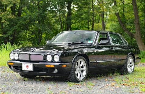 2001 Jaguar XJR Concept and Owners Manual