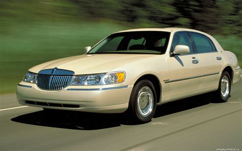 2002 Lincoln Town Car Concept and Owners Manual