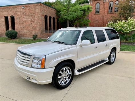 2004 Cadillac Escalade Owners Manual and Concept