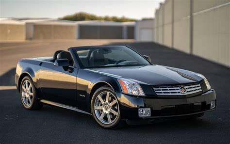 2004 Cadillac XLR Owners Manual and Concept