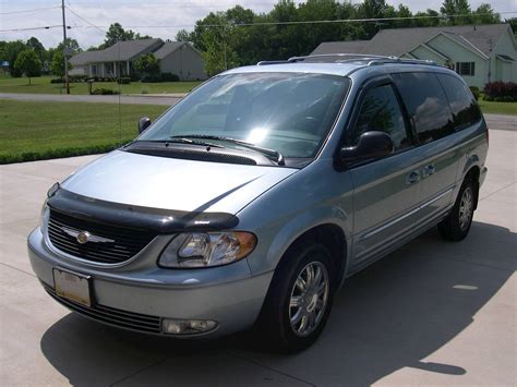 2004 Chrysler Town and Country Owners Manual and Concept