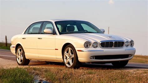 2005 Jaguar XJ Concept and Owners Manual