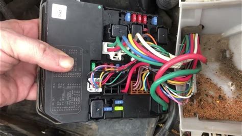 2007 nissan versa fuse box 