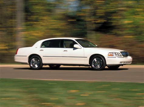 2007 Lincoln Town Car Concept and Owners Manual