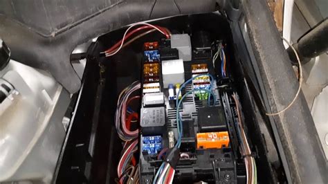 2008 mercedes e350 fuse box location 