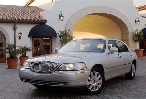 2008 Lincoln Town Car Owners Manual