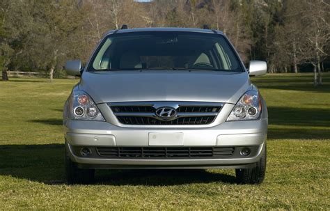2009 Hyundai Entourage Owners Manual and Concept