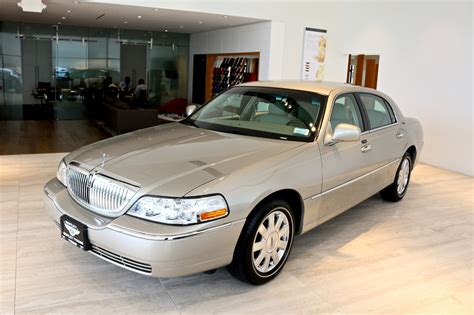 2009 Lincoln Town Car Concept and Owners Manual