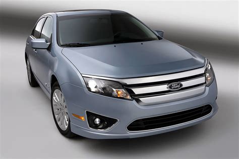 2010 Ford Fusion Hybrid Owners Manual and Concept