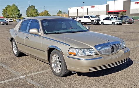 2010 Lincoln Town Car Owners Manual