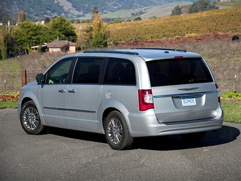 2012 Chrysler Town and Country Owners Manual and Concept