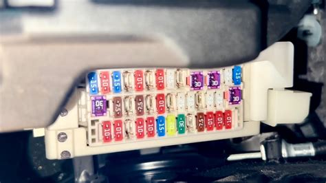 2013 toyota prius fuse box 