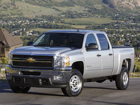 2013 Chevrolet Silverado 3500 Concept and Owners Manual