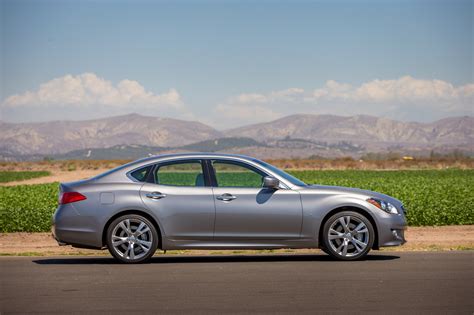 2014 Infiniti Q70 Owners Manual and Concept