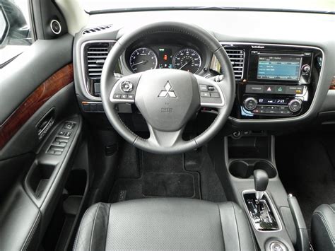 2015 Mitsubishi Outlander Interior and Redesign