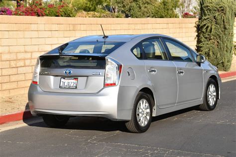 2015 Toyota Prius Plug-in Owners Manual and Concept
