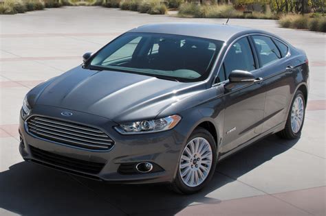 2016 Ford Fusion Hybrid Owners Manual and Concept