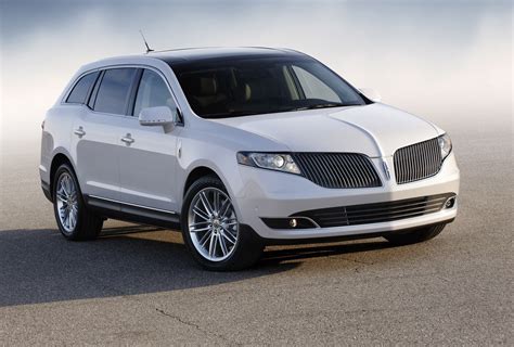 2016 Lincoln MKT Concept and Owners Manual