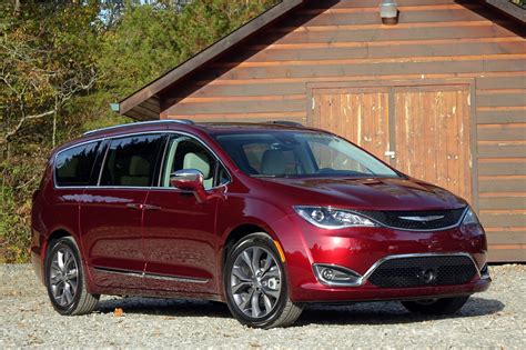 2017 Chrysler Pacifica Owners Manual and Concept