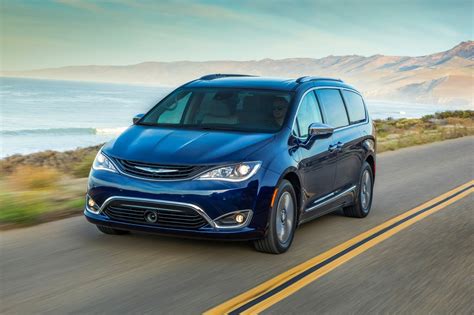 2017 Chrysler Pacifica Hybrid Owners Manual and Concept